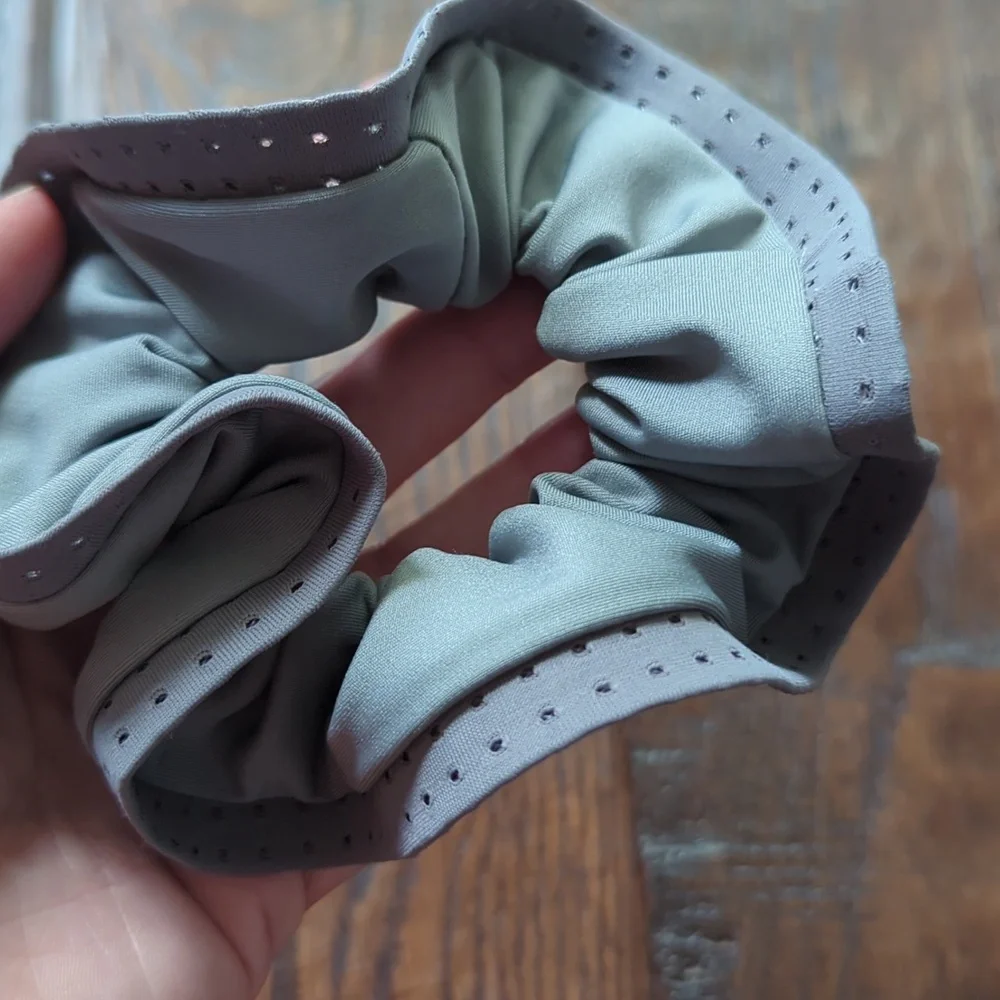 ANTHRO I Set of Three Aly Perforated Scrunchies in White, Gray, and Black